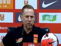 开云体育下载-球队教练突然宣布辞职引发团队动荡