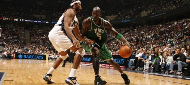 开云APP-冰火交织的赛场之夜，中国队碾压泰国队，安赛龙点燃全场激情