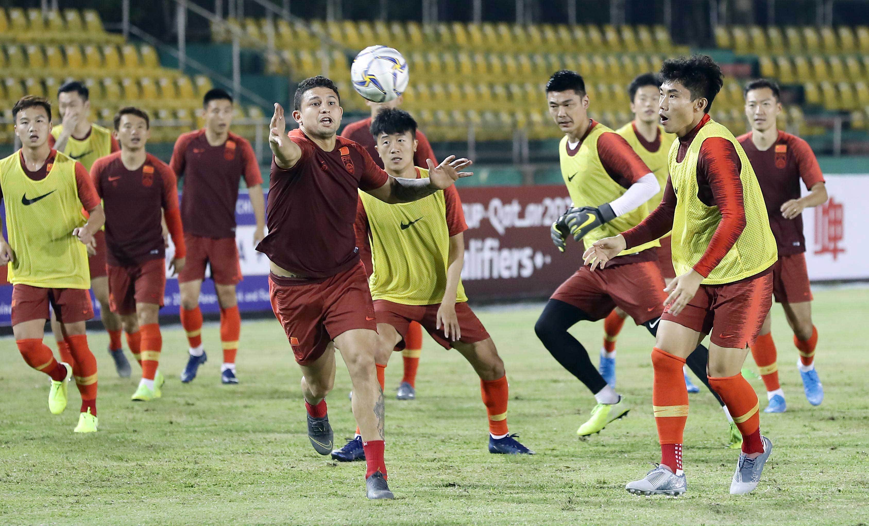 刺激足球赛事：防守战术对攻势球队的挑战