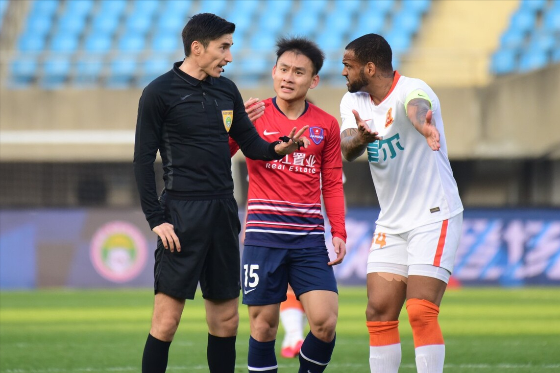 包含惊险时刻绝境逆袭，球队圆满结束比赛的词条