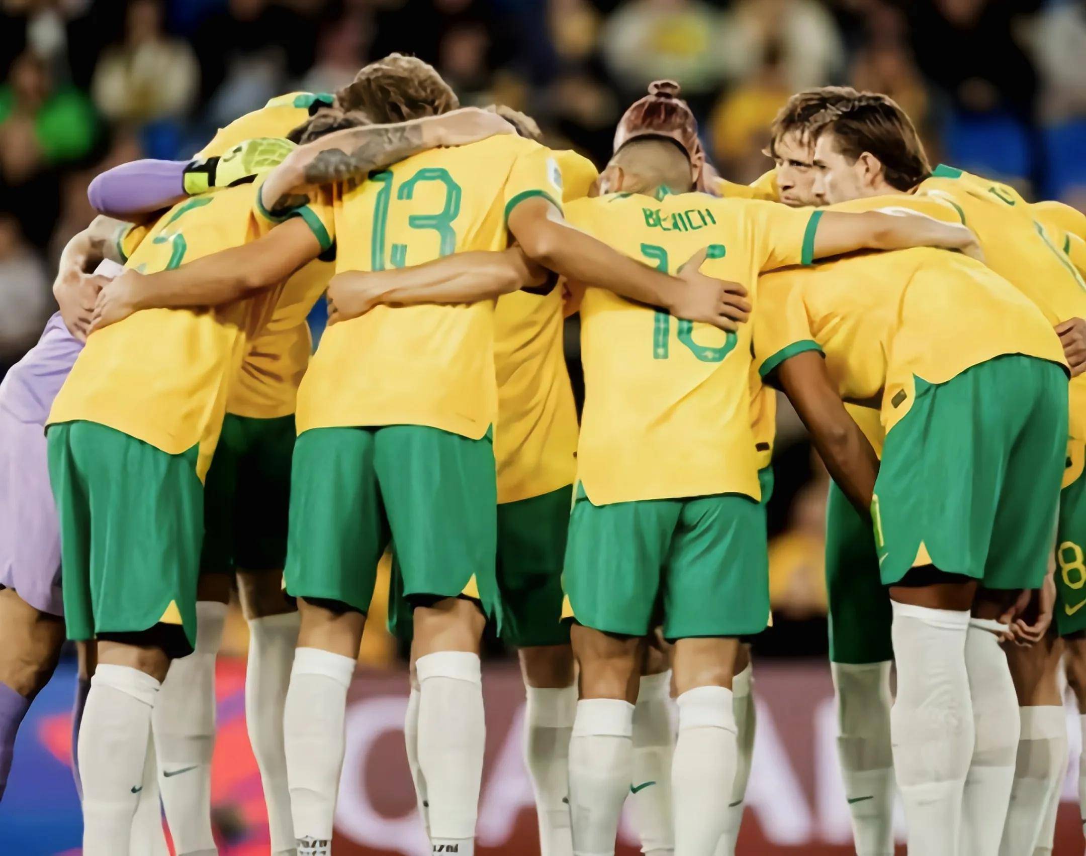 澳大利亚队在游泳接力赛中获胜