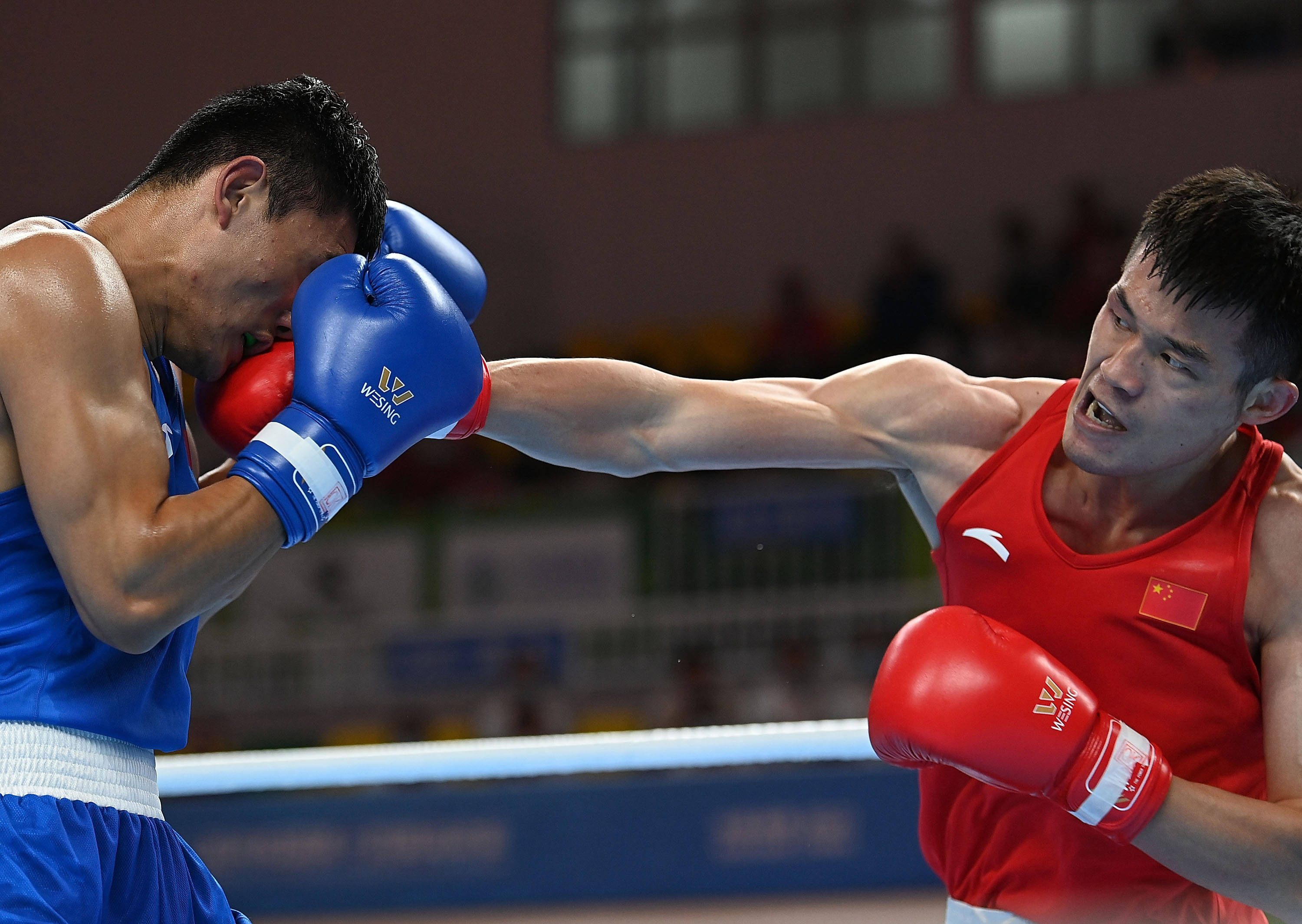 包含男子拳击比赛举世瞩目，中国选手技高一筹的词条