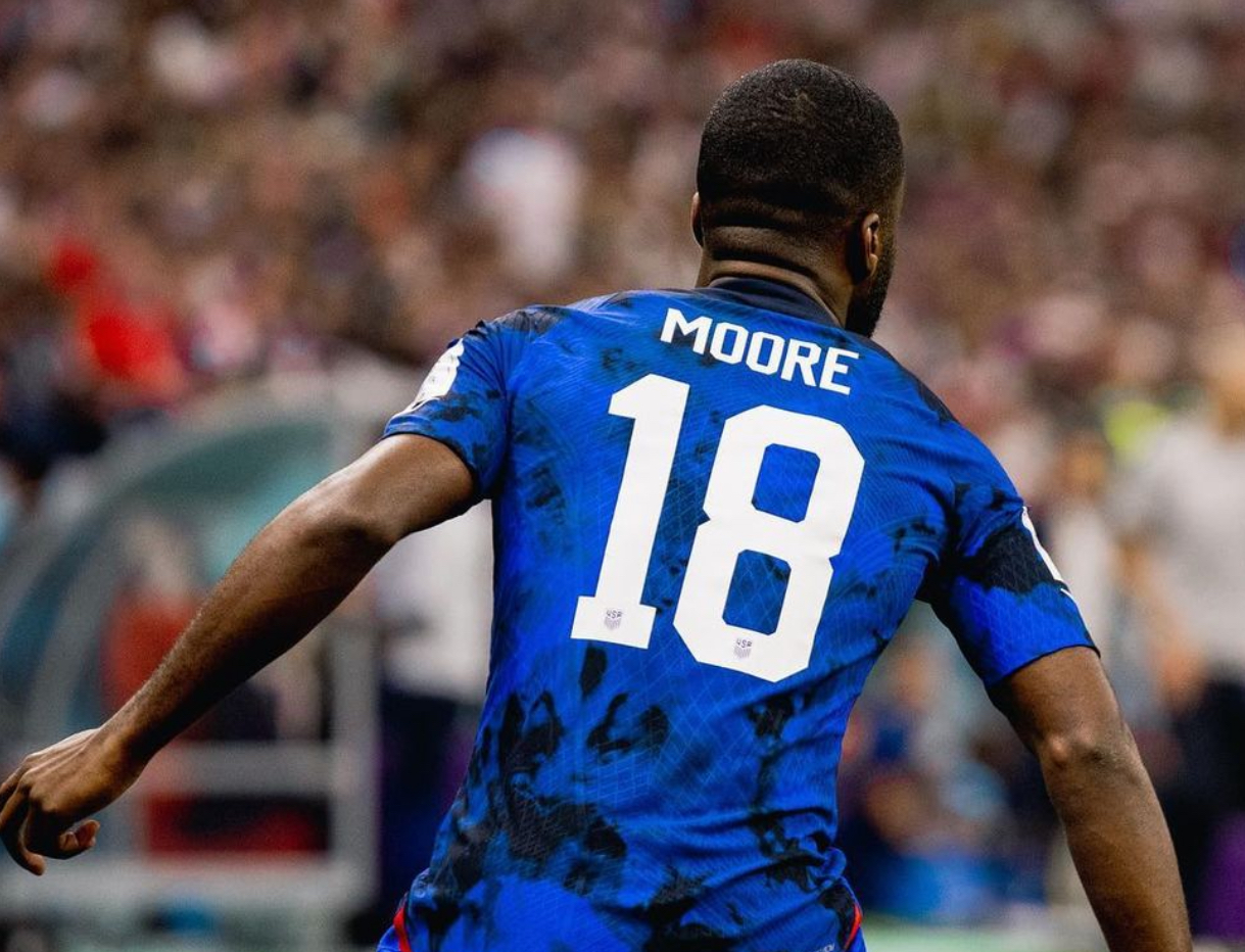 沙尔克球员状态回升，取得胜利