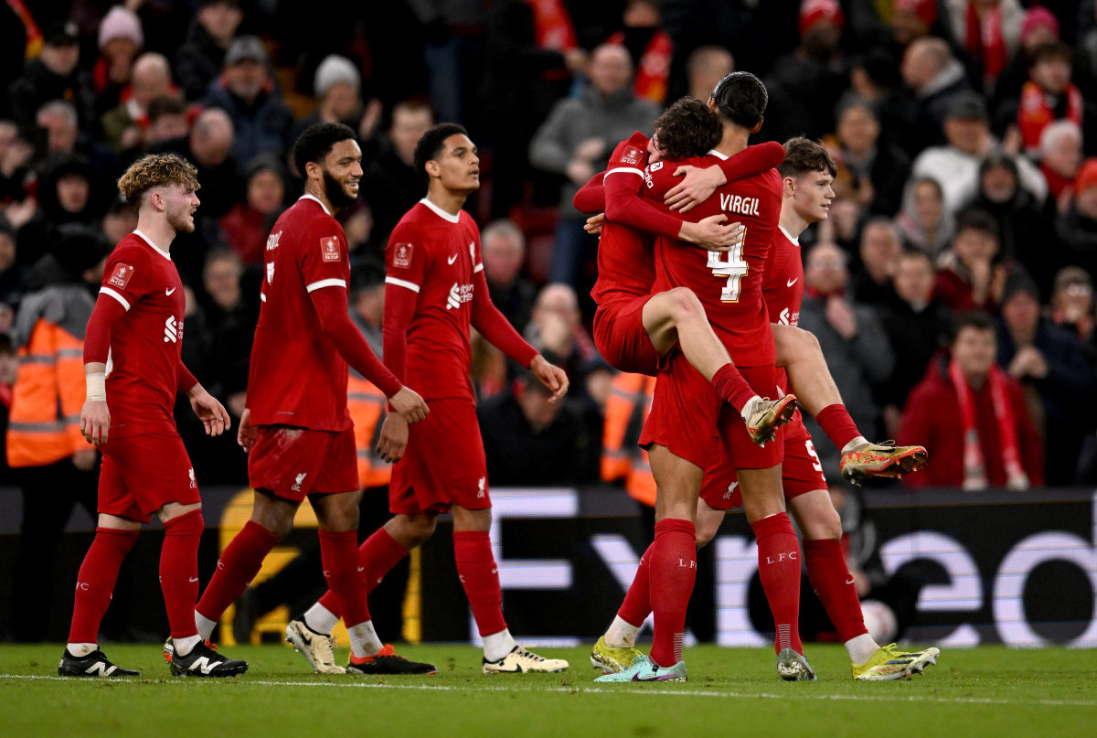 关于英超积分榜瞬息万变，强队激战令人沉迷的信息