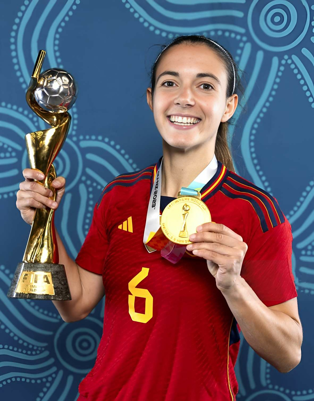 包含泰国女足球员荣获个人荣誉奖项，展现实力的词条