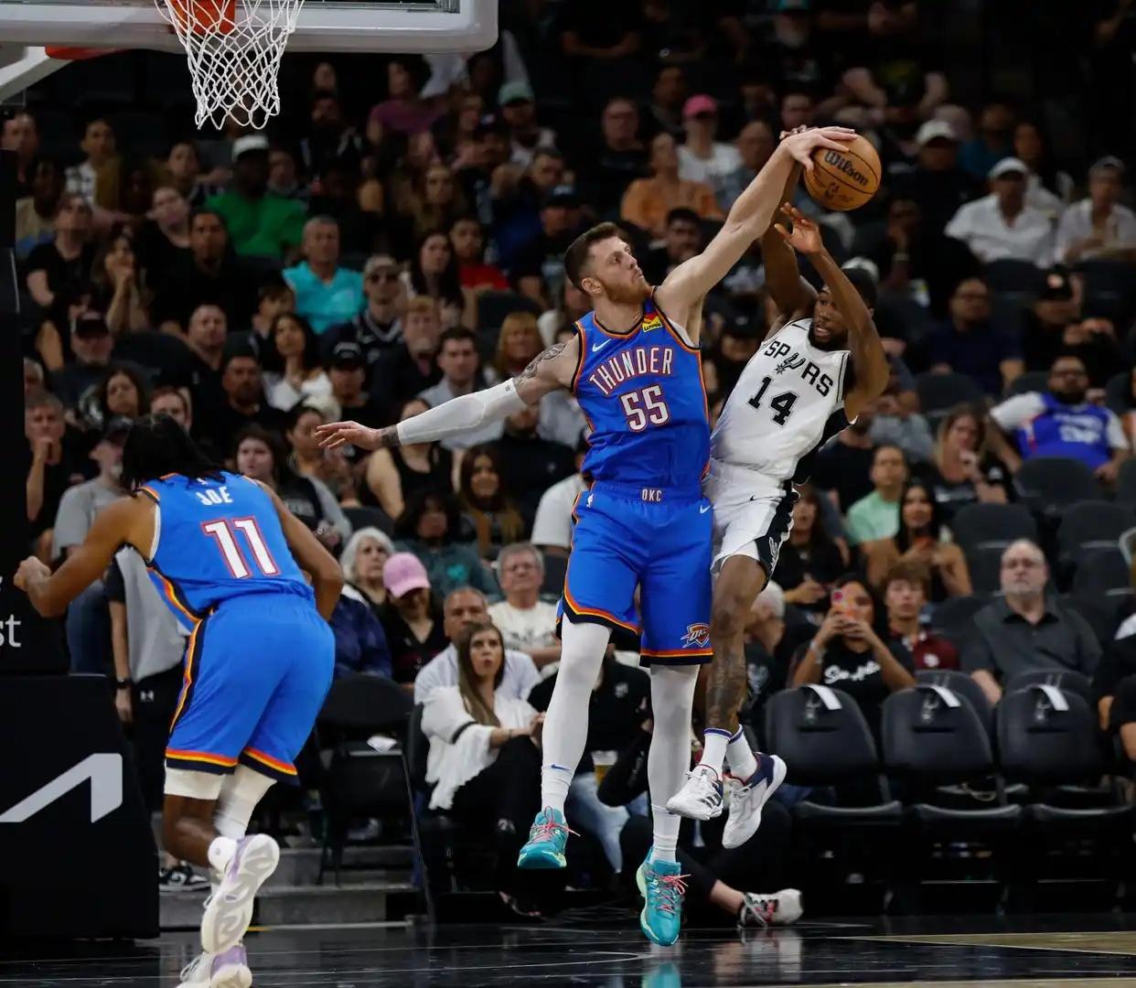 雄鹿客场击败快船，稳居东部第一