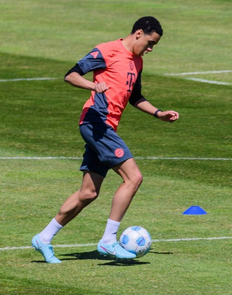 欧国联赛四强赛，球员们展现超凡技艺