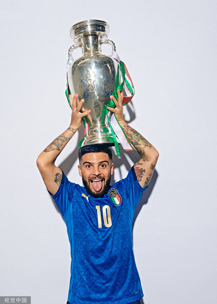 包含意大利队员飒爽英姿，赢取一线胜利的词条