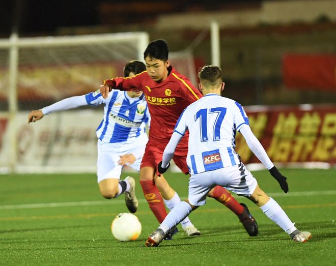 亚特兹旺迪尔首次参加冠军联赛赛事，表现抢眼令人期待的简单介绍