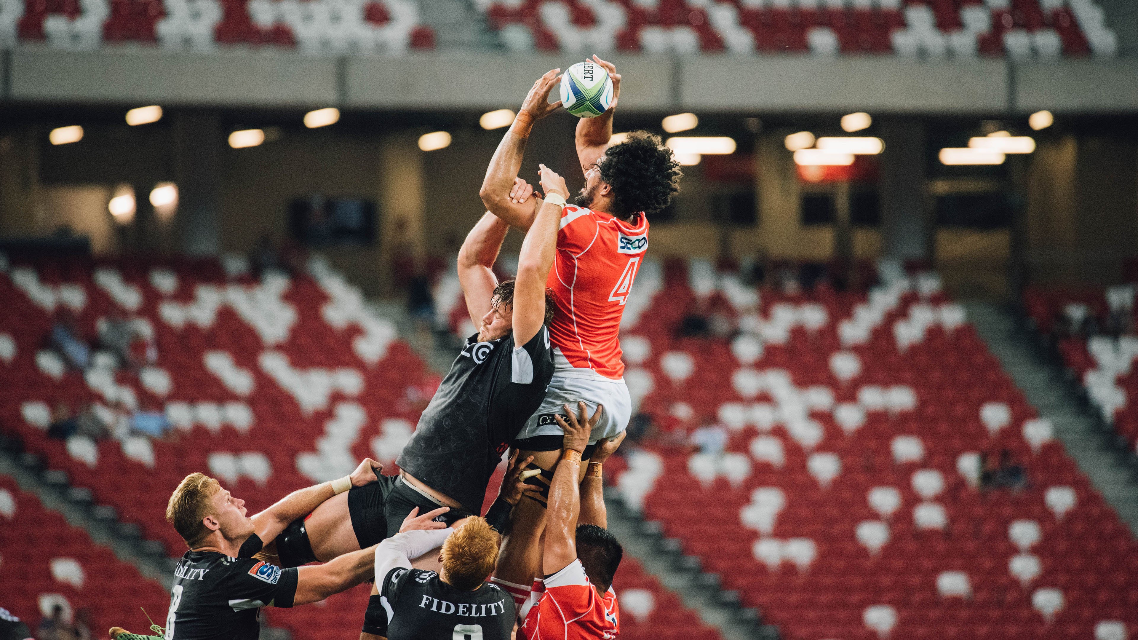 银箭惊雷，哈斯绝杀法拉利之夜，汉密尔顿跨时代超越惊艳四座